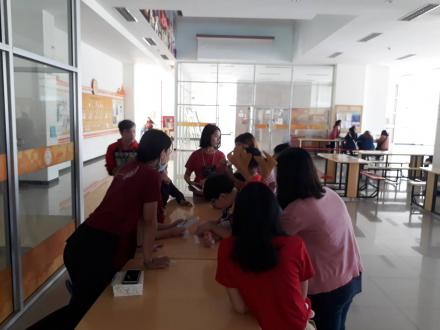 2. วันที่ 14-15 ธันวาคม 2562 โปรแกรมวิชาภาษาอังกฤษ คณะมนุษย์ศาสตร์และสังคมศาสตร์ มหาวิทยาลัยราชภัฏกำแพงเพชร จัดกิจกรรม English Camp เปิดโลกการเรียนรู้ เปิดประตูสู่ภาษา ณ ตึกใหม่ คณะมนุษยศาสตร์และสังคมศาสตร์ มหาวิทยาลัยราชภัฏกําแพงเพชร
